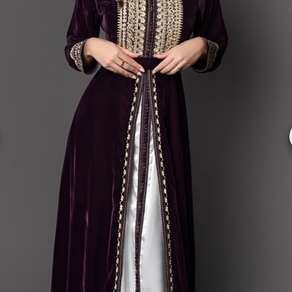 Velvet Moroccan Kaftan - Picture 6 of 7